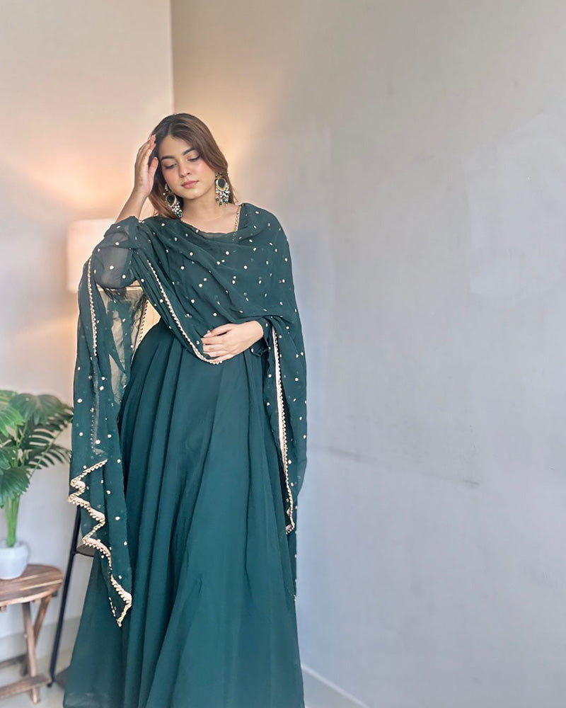 Kanak Mishra In Green Color Georgette Anarkali Three Piece Suit