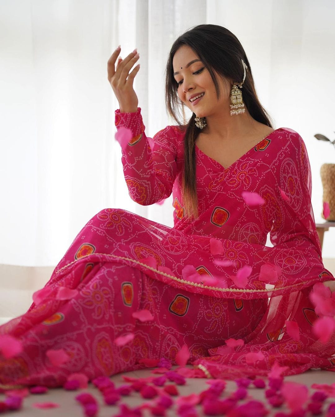 Arti Chauhan In Pink Bandhej Chiffon Pre Drapped Saree