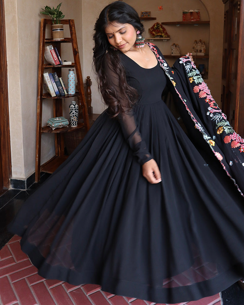 Jeetu Sri Yadav in Georgette Black Color Backless Three Piece Anarkali  Suit