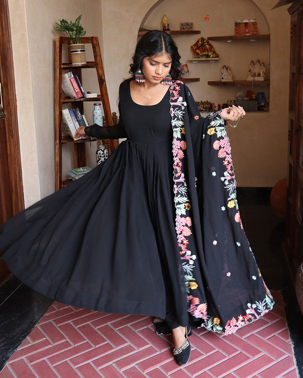 Jeetu Sri Yadav in Georgette Black Color Backless Three Piece Anarkali  Suit