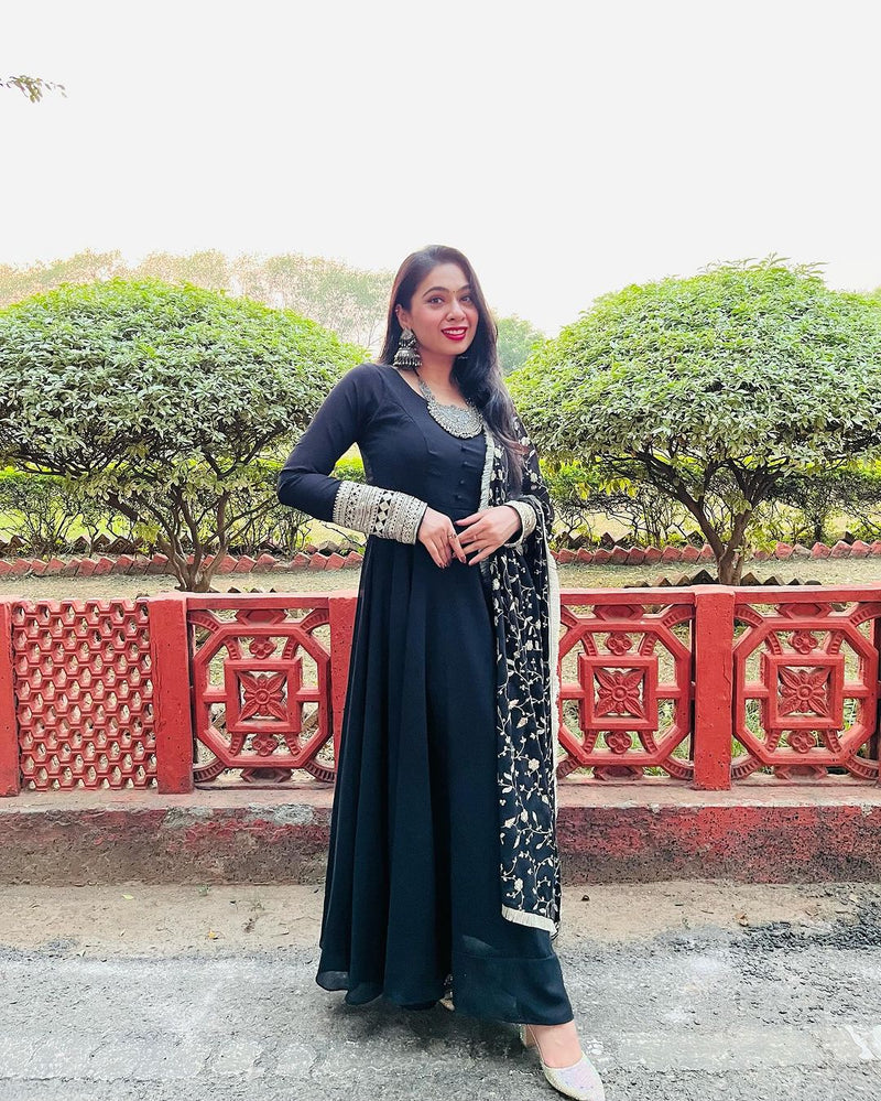 Srishti Devo Bhavva in Black Color Soft Georgette With Heavy Embroidery Work Dupatta Anarkali Suit